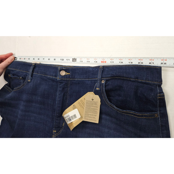 Levi's 315 Shaping Bootcut Jeans Women's Size 24 Dark Wash Tummy Slimming - Picture 3 of 9